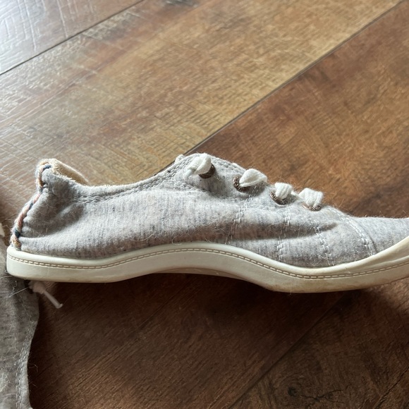 roxy slip on gray shoes - Picture 5 of 6